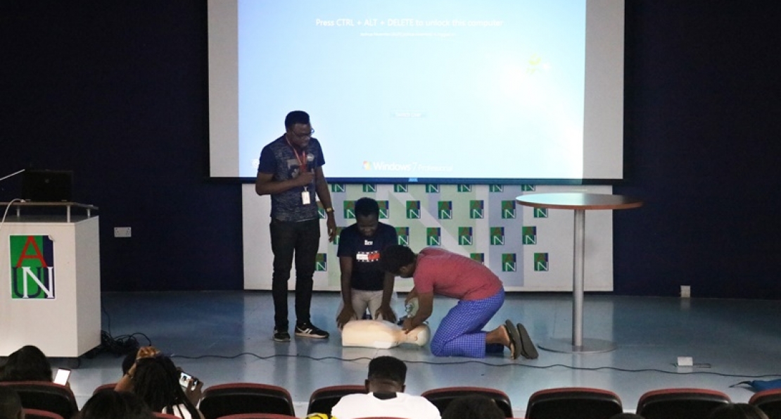 Residence Life Holds Life-saving Tutorials