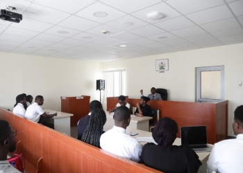 Guest Lecturer at Moot Court, Counsels Students