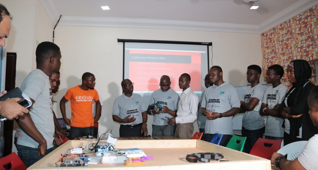 SoE Students, Faculty Members Tour Two Tech Firms