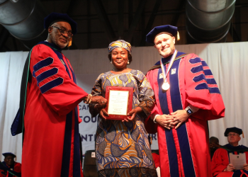 AUN Celebrates Seven Outstanding Staff at 15th Founder’s Day  