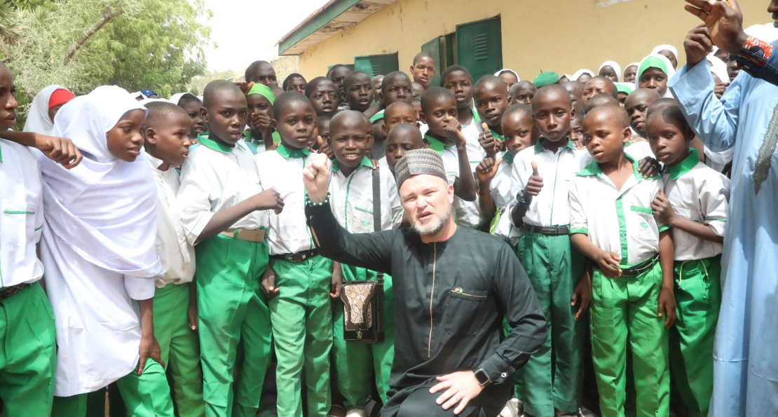 AUN President Frazier Pays Tuition Fees for Over 400 Students in Bole Communities