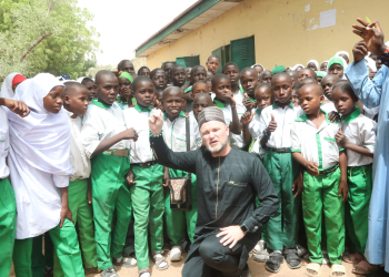 AUN President Frazier Pays Tuition Fees for Over 400 Students in Bole Communities