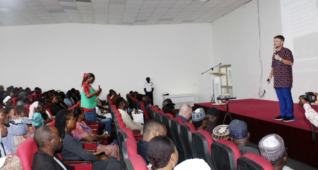 At AUN President’s Welcome Session, Prof. Frazier Calls on Freshmen to Lead with Service