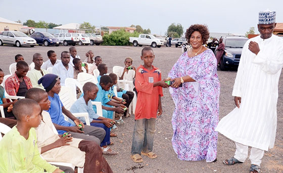 Executive Director of AUN Academy, Mrs. Nkem Uzowulu, presenting a camera to a participant Executive Director of AUN Academy, Mrs. Nkem Uzowulu, presenting a camera to a participant